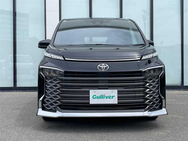 トヨタ ヴォクシー S－G 大阪府 2023(令5)年 2.4万km アティチュードブラックマイカ バックカメラ /Bluetooth /追従型クルーズコントロール /ディスプレイオーディオ　/片側電動パワースライドドア　/ETC2.0　/ミュージックプレーヤー　/MTモード付きAT　/CD/DVD再生機能付き　/プッシュスタート