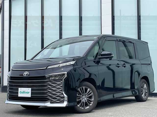 トヨタ ヴォクシー S－G 大阪府 2023(令5)年 2.4万km アティチュードブラックマイカ バックカメラ /Bluetooth /追従型クルーズコントロール /ディスプレイオーディオ　/片側電動パワースライドドア　/ETC2.0　/ミュージックプレーヤー　/MTモード付きAT　/CD/DVD再生機能付き　/プッシュスタート
