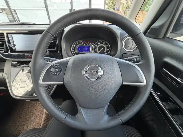日産 デイズ ルークス ハイウェイスターX Gパッケージ 宮城県 2017(平29)年 5.6万km ホワイトパール 登録時走行距離56071km/AM・FM・TV・DVD・Bluetooth/純正ナビ/ETC/プッシュスタート/両側パワースライドドア/アラウンドビューモニター/ドライブレコーダー/フォグランプ/ウインカーミラー/ドアバイザー/純正アルミホイール/純正フロアマット/オートマチックハイビーム/純正LEDライト