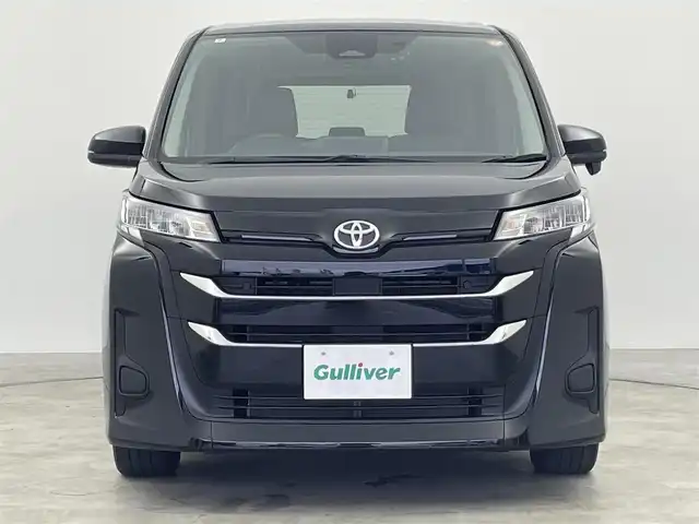 トヨタ ノア X 群馬県 2022(令4)年 2.3万km アティチュードブラックマイカ フリップダウンモニター　純正７インチディスプレイオーディオ　両側パワースライドドア　レーダークルーズコントロール　ステアリングリモコン　ドライブレコーダー　ＥＴＣ２．０　スマートキー　禁煙車