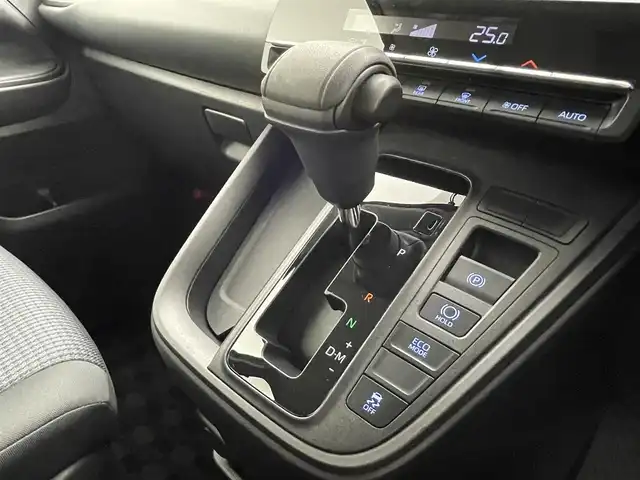 トヨタ ノア X 群馬県 2022(令4)年 2.3万km アティチュードブラックマイカ フリップダウンモニター　純正７インチディスプレイオーディオ　両側パワースライドドア　レーダークルーズコントロール　ステアリングリモコン　ドライブレコーダー　ＥＴＣ２．０　スマートキー　禁煙車