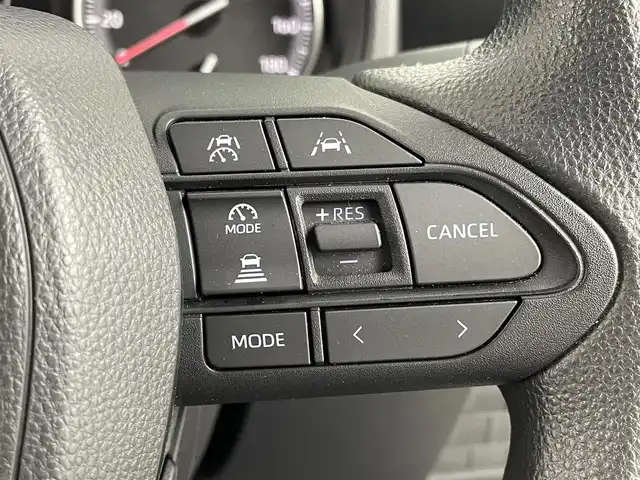 トヨタ ノア X 群馬県 2022(令4)年 2.3万km アティチュードブラックマイカ フリップダウンモニター　純正７インチディスプレイオーディオ　両側パワースライドドア　レーダークルーズコントロール　ステアリングリモコン　ドライブレコーダー　ＥＴＣ２．０　スマートキー　禁煙車