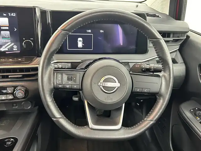 日産 ノート X FOUR 道央・札幌 2021(令3)年 6.7万km ガーネットレッド ・ワンオーナー/・４WD/・メーカーOPナビ/　BT/USB/フルセグ/・アラウンドビューモニター/・デジタルインナーミラー/・前後ドライブレコーダー/・ワイヤレス充電/・エマージェンシーブレーキ/・レーンキープアシスト/・オートハイビーム/・クリアランスソナー/・前席シートヒーター/・ステアリングヒーター/・LEDヘッドライト/・オートライト/・プッシュスタート/・スマートキー/・純正エンジンスターター/・フロアマット/・ホイール付スタッドレス積込/　185/60/R16