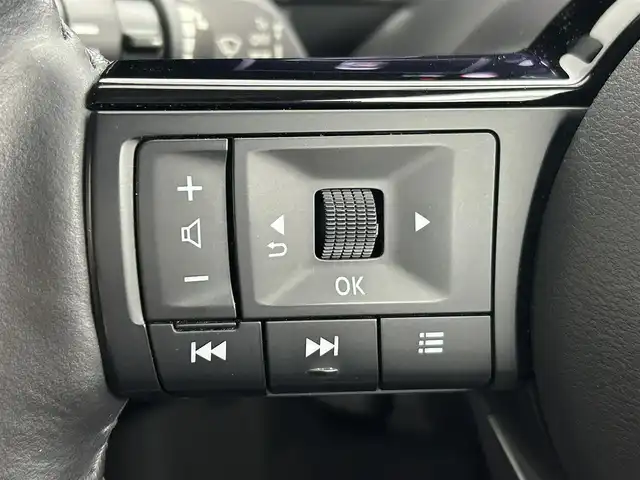 日産 ノート X FOUR 道央・札幌 2021(令3)年 6.7万km ガーネットレッド ・ワンオーナー/・４WD/・メーカーOPナビ/　BT/USB/フルセグ/・アラウンドビューモニター/・デジタルインナーミラー/・前後ドライブレコーダー/・ワイヤレス充電/・エマージェンシーブレーキ/・レーンキープアシスト/・オートハイビーム/・クリアランスソナー/・前席シートヒーター/・ステアリングヒーター/・LEDヘッドライト/・オートライト/・プッシュスタート/・スマートキー/・純正エンジンスターター/・フロアマット/・ホイール付スタッドレス積込/　185/60/R16