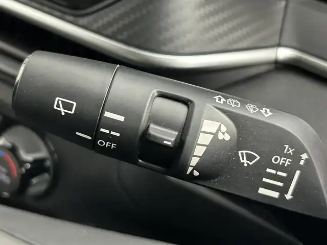 日産 ノート X FOUR 道央・札幌 2021(令3)年 6.7万km ガーネットレッド ・ワンオーナー/・４WD/・メーカーOPナビ/　BT/USB/フルセグ/・アラウンドビューモニター/・デジタルインナーミラー/・前後ドライブレコーダー/・ワイヤレス充電/・エマージェンシーブレーキ/・レーンキープアシスト/・オートハイビーム/・クリアランスソナー/・前席シートヒーター/・ステアリングヒーター/・LEDヘッドライト/・オートライト/・プッシュスタート/・スマートキー/・純正エンジンスターター/・フロアマット/・ホイール付スタッドレス積込/　185/60/R16