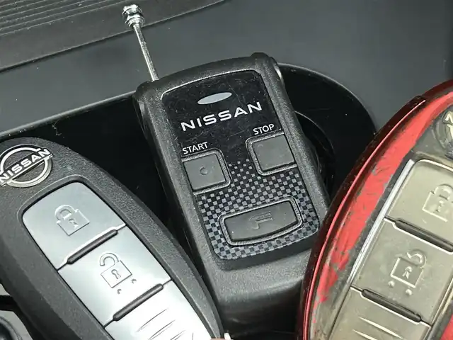 日産 ノート X FOUR 道央・札幌 2021(令3)年 6.7万km ガーネットレッド ・ワンオーナー/・４WD/・メーカーOPナビ/　BT/USB/フルセグ/・アラウンドビューモニター/・デジタルインナーミラー/・前後ドライブレコーダー/・ワイヤレス充電/・エマージェンシーブレーキ/・レーンキープアシスト/・オートハイビーム/・クリアランスソナー/・前席シートヒーター/・ステアリングヒーター/・LEDヘッドライト/・オートライト/・プッシュスタート/・スマートキー/・純正エンジンスターター/・フロアマット/・ホイール付スタッドレス積込/　185/60/R16