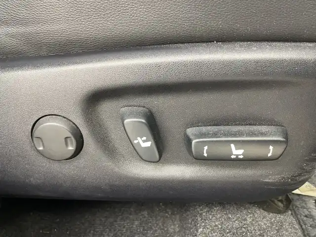 トヨタ プリウス G 群馬県 2013(平25)年 8.2万km ホワイトパールクリスタルシャイン 純正７型ナビ　ワンセグＴＶ　バックカメラ　パワーシート　クルーズコントロール　ステアリングスイッチ　プッシュスタート　オートエアコン　ハーフレザーシート　前方ドライブレコーダー　ＥＴＣ　禁煙車