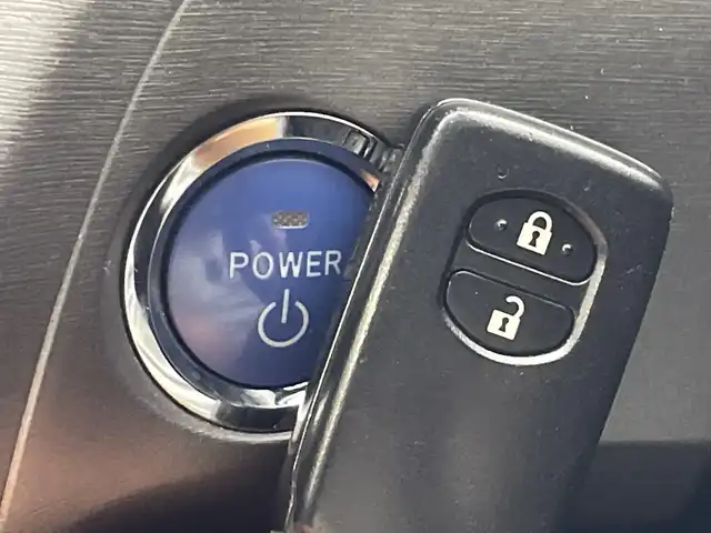 トヨタ プリウス G 群馬県 2013(平25)年 8.2万km ホワイトパールクリスタルシャイン 純正７型ナビ　ワンセグＴＶ　バックカメラ　パワーシート　クルーズコントロール　ステアリングスイッチ　プッシュスタート　オートエアコン　ハーフレザーシート　前方ドライブレコーダー　ＥＴＣ　禁煙車