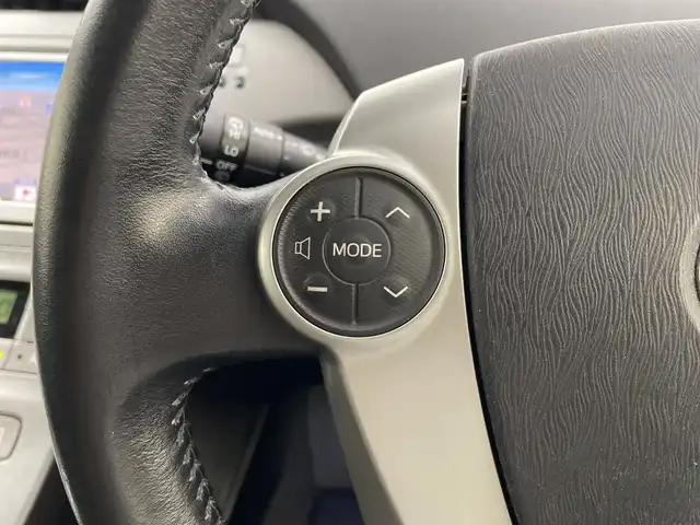 トヨタ プリウス G 群馬県 2013(平25)年 8.2万km ホワイトパールクリスタルシャイン 純正７型ナビ　ワンセグＴＶ　バックカメラ　パワーシート　クルーズコントロール　ステアリングスイッチ　プッシュスタート　オートエアコン　ハーフレザーシート　前方ドライブレコーダー　ＥＴＣ　禁煙車