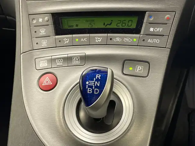 トヨタ プリウス G 群馬県 2013(平25)年 8.2万km ホワイトパールクリスタルシャイン 純正７型ナビ　ワンセグＴＶ　バックカメラ　パワーシート　クルーズコントロール　ステアリングスイッチ　プッシュスタート　オートエアコン　ハーフレザーシート　前方ドライブレコーダー　ＥＴＣ　禁煙車