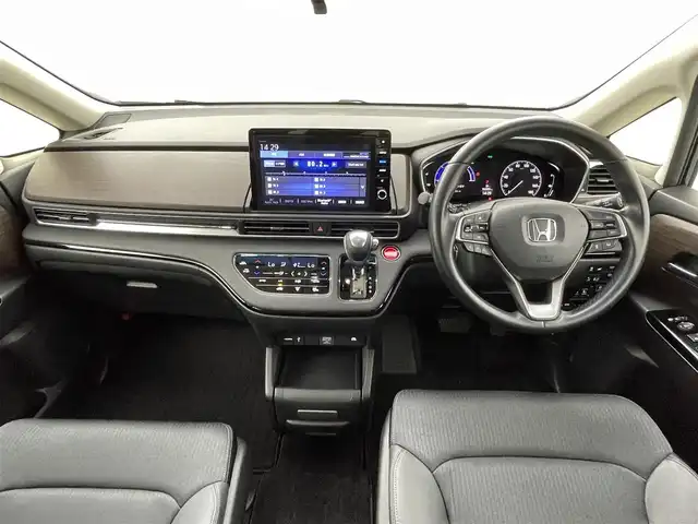 ホンダ オデッセイ ハイブリッド e:HEVアブソルート EX 熊本県 2021(令3)年 6.3万km プレミアムヴィーナスブラックP 純正OPフロントグリル/純正10インチナビ（ＣＤ・ＤＶＤ・フルセグ・ＢＴ・ＳＤ・ＵＳＢ）/全周囲カメラ　/純正前後ドライブレコーダー　/純正後席モニター　/ビルトインＥＴＣ２．０　/ホンダセンシング/・衝突軽減ブレーキ/・誤発進制御機能/・アダブティブクルーズコントロール/・車線維持支援システム/・先行車発進お知らせ機能/・歩行者事故低減ステアリング/・路外逸脱制御機能/・標識認識システム/・ブラインドスポットモニター/横滑り防止/前後クリアランスソナー　/パワーバックドア　/オットマン/純正フロアマット/純正１８インチAW/オートライト/LEDヘッドライト/フォグランプ/スマートキー/プッシュスタート/スペアキー1本/保証書/取扱説明書