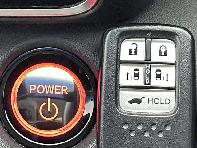 ホンダ オデッセイ ハイブリッド e:HEVアブソルート EX 熊本県 2021(令3)年 6.3万km プレミアムヴィーナスブラックP 純正OPフロントグリル/純正10インチナビ（ＣＤ・ＤＶＤ・フルセグ・ＢＴ・ＳＤ・ＵＳＢ）/全周囲カメラ　/純正前後ドライブレコーダー　/純正後席モニター　/ビルトインＥＴＣ２．０　/ホンダセンシング/・衝突軽減ブレーキ/・誤発進制御機能/・アダブティブクルーズコントロール/・車線維持支援システム/・先行車発進お知らせ機能/・歩行者事故低減ステアリング/・路外逸脱制御機能/・標識認識システム/・ブラインドスポットモニター/横滑り防止/前後クリアランスソナー　/パワーバックドア　/オットマン/純正フロアマット/純正１８インチAW/オートライト/LEDヘッドライト/フォグランプ/スマートキー/プッシュスタート/スペアキー1本/保証書/取扱説明書