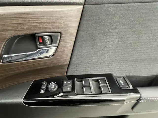 ホンダ オデッセイ ハイブリッド e:HEVアブソルート EX 熊本県 2021(令3)年 6.3万km プレミアムヴィーナスブラックP 純正OPフロントグリル/純正10インチナビ（ＣＤ・ＤＶＤ・フルセグ・ＢＴ・ＳＤ・ＵＳＢ）/全周囲カメラ　/純正前後ドライブレコーダー　/純正後席モニター　/ビルトインＥＴＣ２．０　/ホンダセンシング/・衝突軽減ブレーキ/・誤発進制御機能/・アダブティブクルーズコントロール/・車線維持支援システム/・先行車発進お知らせ機能/・歩行者事故低減ステアリング/・路外逸脱制御機能/・標識認識システム/・ブラインドスポットモニター/横滑り防止/前後クリアランスソナー　/パワーバックドア　/オットマン/純正フロアマット/純正１８インチAW/オートライト/LEDヘッドライト/フォグランプ/スマートキー/プッシュスタート/スペアキー1本/保証書/取扱説明書