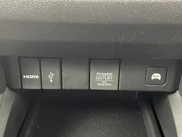 ホンダ オデッセイ ハイブリッド e:HEVアブソルート EX 熊本県 2021(令3)年 6.3万km プレミアムヴィーナスブラックP 純正OPフロントグリル/純正10インチナビ（ＣＤ・ＤＶＤ・フルセグ・ＢＴ・ＳＤ・ＵＳＢ）/全周囲カメラ　/純正前後ドライブレコーダー　/純正後席モニター　/ビルトインＥＴＣ２．０　/ホンダセンシング/・衝突軽減ブレーキ/・誤発進制御機能/・アダブティブクルーズコントロール/・車線維持支援システム/・先行車発進お知らせ機能/・歩行者事故低減ステアリング/・路外逸脱制御機能/・標識認識システム/・ブラインドスポットモニター/横滑り防止/前後クリアランスソナー　/パワーバックドア　/オットマン/純正フロアマット/純正１８インチAW/オートライト/LEDヘッドライト/フォグランプ/スマートキー/プッシュスタート/スペアキー1本/保証書/取扱説明書