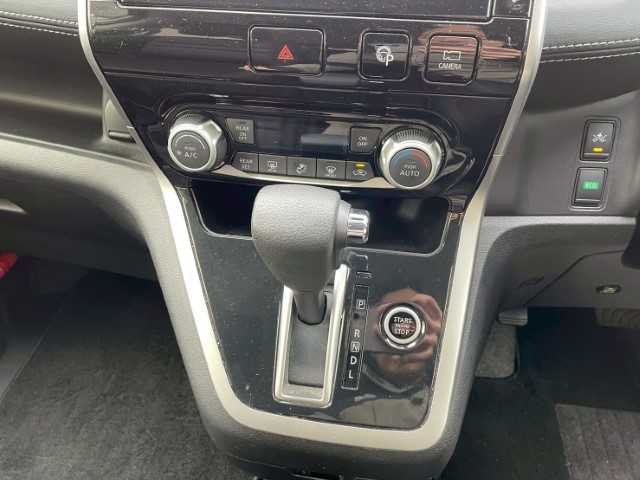 日産 セレナ ハイウェイスターVセレクションⅡ 岩手県 2019(令1)年 7.4万km ブリリアントホワイトパール 純正SDナビ　/フルセグ　/両側パワスラ/アラウンドビューモニター　/フリップダウンモニター　/純正ＬＥＤヘッドライト・フォグランプ　/エマージェンシーブレーキ　/ドラレコ