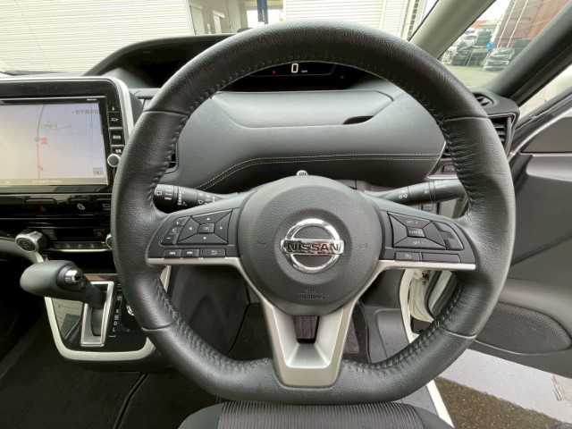 日産 セレナ ハイウェイスターVセレクションⅡ 岩手県 2019(令1)年 7.4万km ブリリアントホワイトパール 純正SDナビ　/フルセグ　/両側パワスラ/アラウンドビューモニター　/フリップダウンモニター　/純正ＬＥＤヘッドライト・フォグランプ　/エマージェンシーブレーキ　/ドラレコ