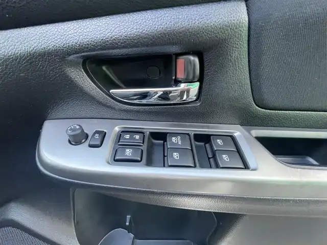 スバル インプレッサ スポーツ 1．6i－L 島根県 2015(平27)年 8.3万km クリスタルブラックシリカ 社外メモリーナビ　/ワンセグＴＶ　/バックカメラ　/ＥＴＣ　/パドルシフト　/リアプライバシーガラス　/アイドリングストップ　/純正１５インチアルミホイール　/オートライト　/HIDヘッドライト/オートエアコン　/キーレス/スペアキー1本