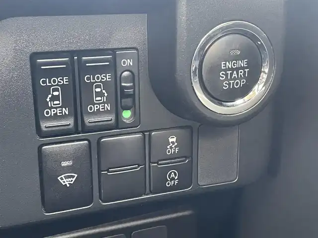 トヨタ ルーミー カスタムG 道央・札幌 2017(平29)年 5.5万km レーザーブルークリスタルシャイン ・４WD/・寒冷地仕様/・バックカメラ/・両側パワースライドドア/・クルーズコントロール/・エンジンスターター/・ウォークスルー/・フォグランプ/・シートヒーター/・KENWOODナビ/・Bluetooth/・フルセグTV/・純正アルミホイール/・アイドリングストップ/・横滑り防止装置/・オートライト/・LEDヘッドライト