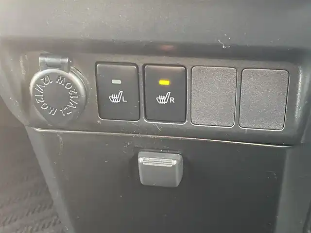 トヨタ ルーミー カスタムG 道央・札幌 2017(平29)年 5.5万km レーザーブルークリスタルシャイン ・４WD/・寒冷地仕様/・バックカメラ/・両側パワースライドドア/・クルーズコントロール/・エンジンスターター/・ウォークスルー/・フォグランプ/・シートヒーター/・KENWOODナビ/・Bluetooth/・フルセグTV/・純正アルミホイール/・アイドリングストップ/・横滑り防止装置/・オートライト/・LEDヘッドライト