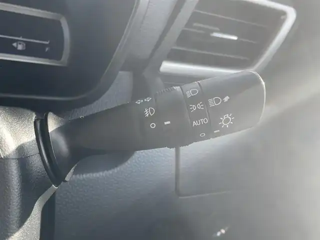 トヨタ ルーミー カスタムG 道央・札幌 2017(平29)年 5.5万km レーザーブルークリスタルシャイン ・４WD/・寒冷地仕様/・バックカメラ/・両側パワースライドドア/・クルーズコントロール/・エンジンスターター/・ウォークスルー/・フォグランプ/・シートヒーター/・KENWOODナビ/・Bluetooth/・フルセグTV/・純正アルミホイール/・アイドリングストップ/・横滑り防止装置/・オートライト/・LEDヘッドライト