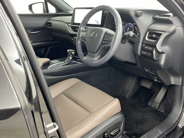 レクサス ＵＸ 250h グレイスフル エクスプローラー 道央・札幌 2023(令5)年 2.8万km グラファイトブラックガラスフレーク ・4WD/・純正ディスプレイオーディオ/(ナビ/TV/BT/AppleCarPlay/AndroidAuto)/・全方位カメラ/・バックカメラ/・ビルトインETC2.0/・革シート/・前席パワーシート＆シートヒーター＆ベンチレーション/・ステアリングヒーター/・ドアミラーヒーター/・パワーバックドア/・パドルシフト/・アダプティブクルーズコントロール/・LEDヘッドライト/・オートライト/・オートマチックハイビーム/・電動パーキングブレーキ/・ブレーキホールド/・LSS/・LTA/・BSM