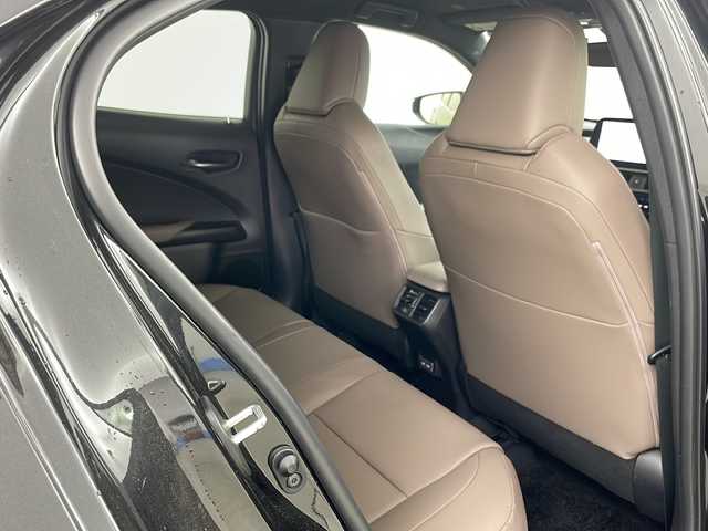 レクサス ＵＸ 250h グレイスフル エクスプローラー 道央・札幌 2023(令5)年 2.8万km グラファイトブラックガラスフレーク ・4WD/・純正ディスプレイオーディオ/(ナビ/TV/BT/AppleCarPlay/AndroidAuto)/・全方位カメラ/・バックカメラ/・ビルトインETC2.0/・革シート/・前席パワーシート＆シートヒーター＆ベンチレーション/・ステアリングヒーター/・ドアミラーヒーター/・パワーバックドア/・パドルシフト/・アダプティブクルーズコントロール/・LEDヘッドライト/・オートライト/・オートマチックハイビーム/・電動パーキングブレーキ/・ブレーキホールド/・LSS/・LTA/・BSM