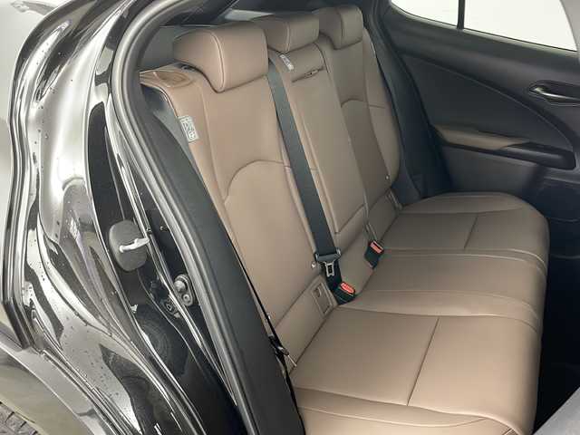 レクサス ＵＸ 250h グレイスフル エクスプローラー 道央・札幌 2023(令5)年 2.8万km グラファイトブラックガラスフレーク ・4WD/・純正ディスプレイオーディオ/(ナビ/TV/BT/AppleCarPlay/AndroidAuto)/・全方位カメラ/・バックカメラ/・ビルトインETC2.0/・革シート/・前席パワーシート＆シートヒーター＆ベンチレーション/・ステアリングヒーター/・ドアミラーヒーター/・パワーバックドア/・パドルシフト/・アダプティブクルーズコントロール/・LEDヘッドライト/・オートライト/・オートマチックハイビーム/・電動パーキングブレーキ/・ブレーキホールド/・LSS/・LTA/・BSM