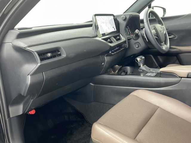 レクサス ＵＸ 250h グレイスフル エクスプローラー 道央・札幌 2023(令5)年 2.8万km グラファイトブラックガラスフレーク ・4WD/・純正ディスプレイオーディオ/(ナビ/TV/BT/AppleCarPlay/AndroidAuto)/・全方位カメラ/・バックカメラ/・ビルトインETC2.0/・革シート/・前席パワーシート＆シートヒーター＆ベンチレーション/・ステアリングヒーター/・ドアミラーヒーター/・パワーバックドア/・パドルシフト/・アダプティブクルーズコントロール/・LEDヘッドライト/・オートライト/・オートマチックハイビーム/・電動パーキングブレーキ/・ブレーキホールド/・LSS/・LTA/・BSM