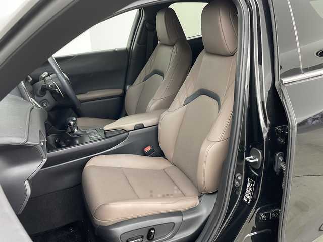 レクサス ＵＸ 250h グレイスフル エクスプローラー 道央・札幌 2023(令5)年 2.8万km グラファイトブラックガラスフレーク ・4WD/・純正ディスプレイオーディオ/(ナビ/TV/BT/AppleCarPlay/AndroidAuto)/・全方位カメラ/・バックカメラ/・ビルトインETC2.0/・革シート/・前席パワーシート＆シートヒーター＆ベンチレーション/・ステアリングヒーター/・ドアミラーヒーター/・パワーバックドア/・パドルシフト/・アダプティブクルーズコントロール/・LEDヘッドライト/・オートライト/・オートマチックハイビーム/・電動パーキングブレーキ/・ブレーキホールド/・LSS/・LTA/・BSM