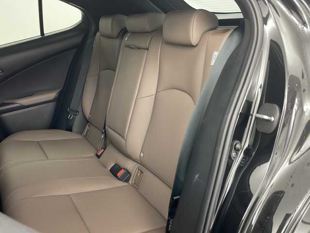 レクサス ＵＸ 250h グレイスフル エクスプローラー 道央・札幌 2023(令5)年 2.8万km グラファイトブラックガラスフレーク ・4WD/・純正ディスプレイオーディオ/(ナビ/TV/BT/AppleCarPlay/AndroidAuto)/・全方位カメラ/・バックカメラ/・ビルトインETC2.0/・革シート/・前席パワーシート＆シートヒーター＆ベンチレーション/・ステアリングヒーター/・ドアミラーヒーター/・パワーバックドア/・パドルシフト/・アダプティブクルーズコントロール/・LEDヘッドライト/・オートライト/・オートマチックハイビーム/・電動パーキングブレーキ/・ブレーキホールド/・LSS/・LTA/・BSM