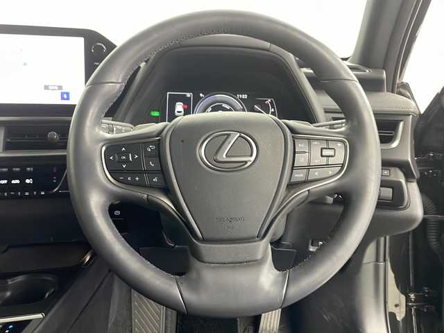 レクサス ＵＸ 250h グレイスフル エクスプローラー 道央・札幌 2023(令5)年 2.8万km グラファイトブラックガラスフレーク ・4WD/・純正ディスプレイオーディオ/(ナビ/TV/BT/AppleCarPlay/AndroidAuto)/・全方位カメラ/・バックカメラ/・ビルトインETC2.0/・革シート/・前席パワーシート＆シートヒーター＆ベンチレーション/・ステアリングヒーター/・ドアミラーヒーター/・パワーバックドア/・パドルシフト/・アダプティブクルーズコントロール/・LEDヘッドライト/・オートライト/・オートマチックハイビーム/・電動パーキングブレーキ/・ブレーキホールド/・LSS/・LTA/・BSM