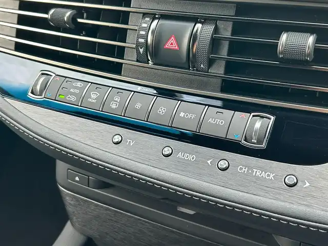 レクサス ＬＳ 500 Fスポーツ 滋賀県 2019(平31)年 6.2万km グラファイトブラックガラスフレーク サンルーフ/モデリスタエアロ/RAYS22インチホイール/純正20インチAW積み込み/4WD/純正メーカーナビ/(AM/FM/CD/DVD/BT/USB/AUX/フルセグTV)/全方位モニター/パワーバックドア/黒革シート/シートヒーター＆ベンチレーション/パワーシート/メモリーシート/ハンドルヒーター/エアサス/デジタルインナーミラー/リアオートサンシェード/ビルトインETC2.0/ドライブレコーダー/プリクラッシュセーフティ/レーントレーシングアシスト/オートマチックハイビーム/レーダークルーズコントロール/ヘッドアップディスプレイ/ブラインドスポットモニター/電動サイドブレーキ/オートホールド/オートライト/アイドリングストップ/横滑り防止装置/純正フロアマット/電格ウインカーミラー/革巻きステアリング/ステアリングスイッチ/パドルシフト