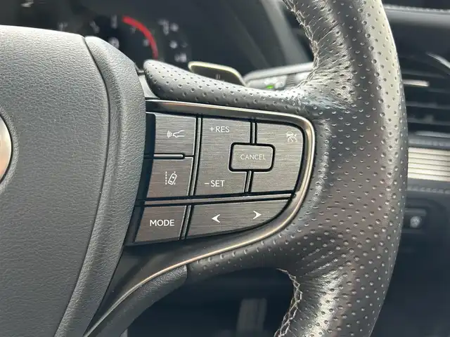 レクサス ＬＳ 500 Fスポーツ 滋賀県 2019(平31)年 6.2万km グラファイトブラックガラスフレーク サンルーフ/モデリスタエアロ/RAYS22インチホイール/純正20インチAW積み込み/4WD/純正メーカーナビ/(AM/FM/CD/DVD/BT/USB/AUX/フルセグTV)/全方位モニター/パワーバックドア/黒革シート/シートヒーター＆ベンチレーション/パワーシート/メモリーシート/ハンドルヒーター/エアサス/デジタルインナーミラー/リアオートサンシェード/ビルトインETC2.0/ドライブレコーダー/プリクラッシュセーフティ/レーントレーシングアシスト/オートマチックハイビーム/レーダークルーズコントロール/ヘッドアップディスプレイ/ブラインドスポットモニター/電動サイドブレーキ/オートホールド/オートライト/アイドリングストップ/横滑り防止装置/純正フロアマット/電格ウインカーミラー/革巻きステアリング/ステアリングスイッチ/パドルシフト