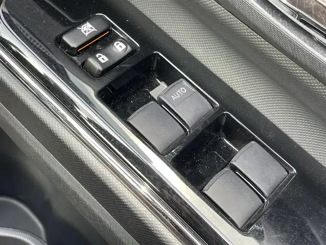 トヨタ アクア G G’s 愛知県 2014(平26)年 7.5万km ブラックマイカ 社外ＳＤナビ　/Ｂカメラ　/ＢＴ　/ＤＴＶ　/ＵＳＢ　/ＣＤ／ＤＶＤ　/ハーフレザー　/革ハンドル　/ＬＥＤヘッドライト　/プッシュスタート　/ステアリングスイッチ　/前席シートヒーター　/純正１７インチＡＷ