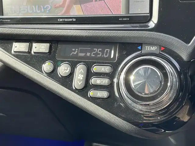 トヨタ アクア G G’s 愛知県 2014(平26)年 7.5万km ブラックマイカ 社外ＳＤナビ　/Ｂカメラ　/ＢＴ　/ＤＴＶ　/ＵＳＢ　/ＣＤ／ＤＶＤ　/ハーフレザー　/革ハンドル　/ＬＥＤヘッドライト　/プッシュスタート　/ステアリングスイッチ　/前席シートヒーター　/純正１７インチＡＷ