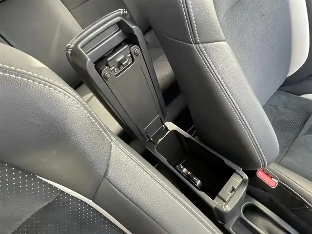 トヨタ アクア G G’s 愛知県 2014(平26)年 7.5万km ブラックマイカ 社外ＳＤナビ　/Ｂカメラ　/ＢＴ　/ＤＴＶ　/ＵＳＢ　/ＣＤ／ＤＶＤ　/ハーフレザー　/革ハンドル　/ＬＥＤヘッドライト　/プッシュスタート　/ステアリングスイッチ　/前席シートヒーター　/純正１７インチＡＷ