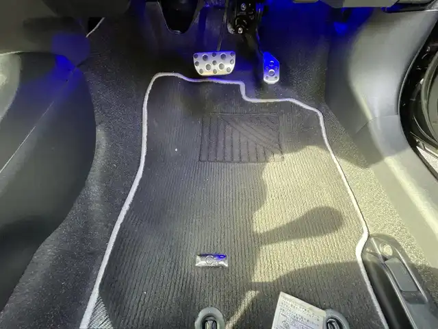 トヨタ アクア G G’s 愛知県 2014(平26)年 7.5万km ブラックマイカ 社外ＳＤナビ　/Ｂカメラ　/ＢＴ　/ＤＴＶ　/ＵＳＢ　/ＣＤ／ＤＶＤ　/ハーフレザー　/革ハンドル　/ＬＥＤヘッドライト　/プッシュスタート　/ステアリングスイッチ　/前席シートヒーター　/純正１７インチＡＷ