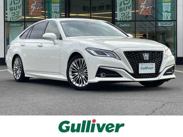 トヨタ クラウン ハイブリッド S エレガンススタイルⅡ 岡山県 2020(令2)年 8.6万km ホワイトパールクリスタルシャイン 登録時走行距離：86007km/禁煙車/ヘッドアップディスプレイ/純正ナビ（8インチ＋7インチダブルディスプレイ）/　(CD/DVD/フルセグTV/Bluetooth)/全方位バックカメラ/クルーズコントロール(追従走行あり)/衝突被害軽減システム/車線逸脱警報（レーンキープアシスト）/コーナーセンサー/後側方車両検知警報(ブラインドスポットモニター)/ETC/こがね合成皮革シート/パワーシート/革巻きステアリング/ステアリングスイッチ/純正LEDヘッドライト/フォグライト/オートライト/プッシュスタート/スマートキー/スペアキー×1/MTモード付きAT/アイドリングストップ/純正アルミホイール 18インチ/ウインカーミラー/電動格納ミラー/オートリトラミラー/純正フロアマット/横滑防止装置/盗難防止装置/取扱説明書/ナビ取扱説明書/新車時整備手帳（保証書）)