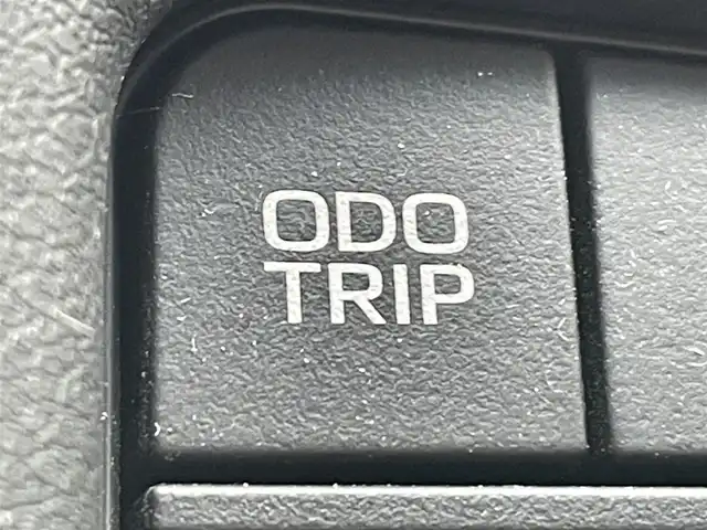 トヨタ クラウン ハイブリッド S エレガンススタイルⅡ 岡山県 2020(令2)年 8.6万km ホワイトパールクリスタルシャイン 登録時走行距離：86007km/禁煙車/ヘッドアップディスプレイ/純正ナビ（8インチ＋7インチダブルディスプレイ）/　(CD/DVD/フルセグTV/Bluetooth)/全方位バックカメラ/クルーズコントロール(追従走行あり)/衝突被害軽減システム/車線逸脱警報（レーンキープアシスト）/コーナーセンサー/後側方車両検知警報(ブラインドスポットモニター)/ETC/こがね合成皮革シート/パワーシート/革巻きステアリング/ステアリングスイッチ/純正LEDヘッドライト/フォグライト/オートライト/プッシュスタート/スマートキー/スペアキー×1/MTモード付きAT/アイドリングストップ/純正アルミホイール 18インチ/ウインカーミラー/電動格納ミラー/オートリトラミラー/純正フロアマット/横滑防止装置/盗難防止装置/取扱説明書/ナビ取扱説明書/新車時整備手帳（保証書）)