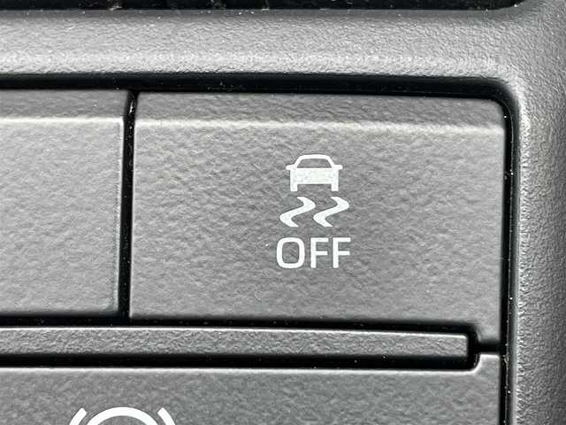 トヨタ クラウン ハイブリッド S エレガンススタイルⅡ 岡山県 2020(令2)年 8.6万km ホワイトパールクリスタルシャイン 登録時走行距離：86007km/禁煙車/ヘッドアップディスプレイ/純正ナビ（8インチ＋7インチダブルディスプレイ）/　(CD/DVD/フルセグTV/Bluetooth)/全方位バックカメラ/クルーズコントロール(追従走行あり)/衝突被害軽減システム/車線逸脱警報（レーンキープアシスト）/コーナーセンサー/後側方車両検知警報(ブラインドスポットモニター)/ETC/こがね合成皮革シート/パワーシート/革巻きステアリング/ステアリングスイッチ/純正LEDヘッドライト/フォグライト/オートライト/プッシュスタート/スマートキー/スペアキー×1/MTモード付きAT/アイドリングストップ/純正アルミホイール 18インチ/ウインカーミラー/電動格納ミラー/オートリトラミラー/純正フロアマット/横滑防止装置/盗難防止装置/取扱説明書/ナビ取扱説明書/新車時整備手帳（保証書）)