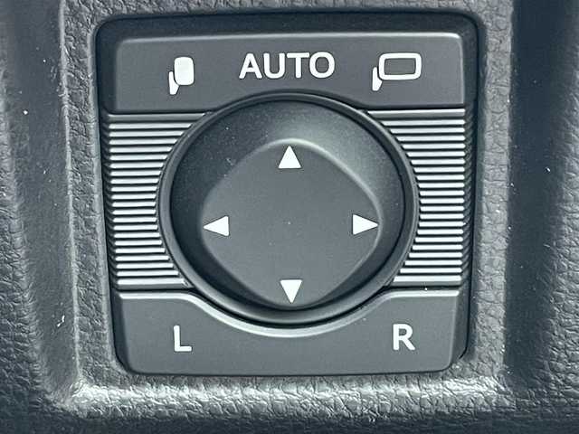 トヨタ クラウン ハイブリッド S エレガンススタイルⅡ 岡山県 2020(令2)年 8.6万km ホワイトパールクリスタルシャイン 登録時走行距離：86007km/禁煙車/ヘッドアップディスプレイ/純正ナビ（8インチ＋7インチダブルディスプレイ）/　(CD/DVD/フルセグTV/Bluetooth)/全方位バックカメラ/クルーズコントロール(追従走行あり)/衝突被害軽減システム/車線逸脱警報（レーンキープアシスト）/コーナーセンサー/後側方車両検知警報(ブラインドスポットモニター)/ETC/こがね合成皮革シート/パワーシート/革巻きステアリング/ステアリングスイッチ/純正LEDヘッドライト/フォグライト/オートライト/プッシュスタート/スマートキー/スペアキー×1/MTモード付きAT/アイドリングストップ/純正アルミホイール 18インチ/ウインカーミラー/電動格納ミラー/オートリトラミラー/純正フロアマット/横滑防止装置/盗難防止装置/取扱説明書/ナビ取扱説明書/新車時整備手帳（保証書）)