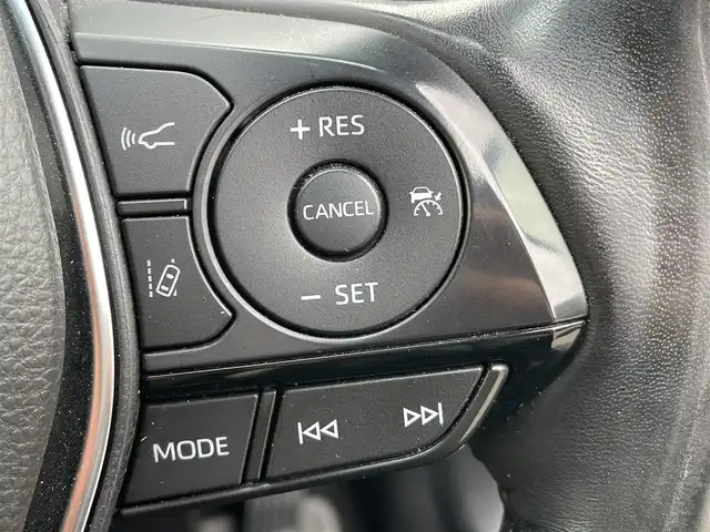 トヨタ クラウン ハイブリッド S エレガンススタイルⅡ 岡山県 2020(令2)年 8.6万km ホワイトパールクリスタルシャイン 登録時走行距離：86007km/禁煙車/ヘッドアップディスプレイ/純正ナビ（8インチ＋7インチダブルディスプレイ）/　(CD/DVD/フルセグTV/Bluetooth)/全方位バックカメラ/クルーズコントロール(追従走行あり)/衝突被害軽減システム/車線逸脱警報（レーンキープアシスト）/コーナーセンサー/後側方車両検知警報(ブラインドスポットモニター)/ETC/こがね合成皮革シート/パワーシート/革巻きステアリング/ステアリングスイッチ/純正LEDヘッドライト/フォグライト/オートライト/プッシュスタート/スマートキー/スペアキー×1/MTモード付きAT/アイドリングストップ/純正アルミホイール 18インチ/ウインカーミラー/電動格納ミラー/オートリトラミラー/純正フロアマット/横滑防止装置/盗難防止装置/取扱説明書/ナビ取扱説明書/新車時整備手帳（保証書）)