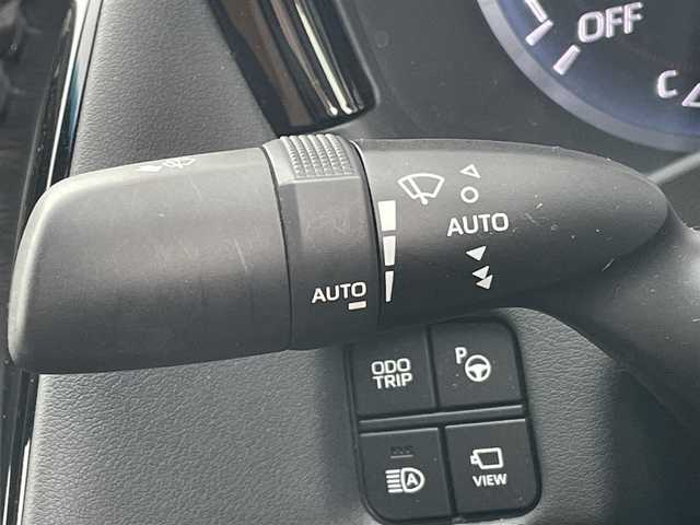 トヨタ クラウン ハイブリッド S エレガンススタイルⅡ 岡山県 2020(令2)年 8.6万km ホワイトパールクリスタルシャイン 登録時走行距離：86007km/禁煙車/ヘッドアップディスプレイ/純正ナビ（8インチ＋7インチダブルディスプレイ）/　(CD/DVD/フルセグTV/Bluetooth)/全方位バックカメラ/クルーズコントロール(追従走行あり)/衝突被害軽減システム/車線逸脱警報（レーンキープアシスト）/コーナーセンサー/後側方車両検知警報(ブラインドスポットモニター)/ETC/こがね合成皮革シート/パワーシート/革巻きステアリング/ステアリングスイッチ/純正LEDヘッドライト/フォグライト/オートライト/プッシュスタート/スマートキー/スペアキー×1/MTモード付きAT/アイドリングストップ/純正アルミホイール 18インチ/ウインカーミラー/電動格納ミラー/オートリトラミラー/純正フロアマット/横滑防止装置/盗難防止装置/取扱説明書/ナビ取扱説明書/新車時整備手帳（保証書）)