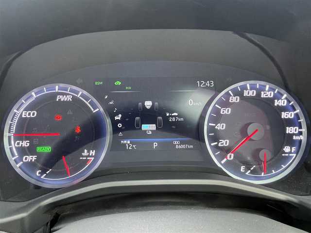 トヨタ クラウン ハイブリッド S エレガンススタイルⅡ 岡山県 2020(令2)年 8.6万km ホワイトパールクリスタルシャイン 登録時走行距離：86007km/禁煙車/ヘッドアップディスプレイ/純正ナビ（8インチ＋7インチダブルディスプレイ）/　(CD/DVD/フルセグTV/Bluetooth)/全方位バックカメラ/クルーズコントロール(追従走行あり)/衝突被害軽減システム/車線逸脱警報（レーンキープアシスト）/コーナーセンサー/後側方車両検知警報(ブラインドスポットモニター)/ETC/こがね合成皮革シート/パワーシート/革巻きステアリング/ステアリングスイッチ/純正LEDヘッドライト/フォグライト/オートライト/プッシュスタート/スマートキー/スペアキー×1/MTモード付きAT/アイドリングストップ/純正アルミホイール 18インチ/ウインカーミラー/電動格納ミラー/オートリトラミラー/純正フロアマット/横滑防止装置/盗難防止装置/取扱説明書/ナビ取扱説明書/新車時整備手帳（保証書）)