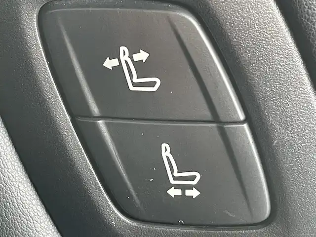 トヨタ クラウン ハイブリッド S エレガンススタイルⅡ 岡山県 2020(令2)年 8.6万km ホワイトパールクリスタルシャイン 登録時走行距離：86007km/禁煙車/ヘッドアップディスプレイ/純正ナビ（8インチ＋7インチダブルディスプレイ）/　(CD/DVD/フルセグTV/Bluetooth)/全方位バックカメラ/クルーズコントロール(追従走行あり)/衝突被害軽減システム/車線逸脱警報（レーンキープアシスト）/コーナーセンサー/後側方車両検知警報(ブラインドスポットモニター)/ETC/こがね合成皮革シート/パワーシート/革巻きステアリング/ステアリングスイッチ/純正LEDヘッドライト/フォグライト/オートライト/プッシュスタート/スマートキー/スペアキー×1/MTモード付きAT/アイドリングストップ/純正アルミホイール 18インチ/ウインカーミラー/電動格納ミラー/オートリトラミラー/純正フロアマット/横滑防止装置/盗難防止装置/取扱説明書/ナビ取扱説明書/新車時整備手帳（保証書）)