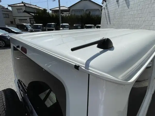 スズキ ジムニー XC 山形県 2022(令4)年 6.6万km ピュアホワイトP 4WD/社外SDナビ/フルセグTV/AM/FM/CD/DVD/Bluetooth/禁煙車/衝突軽減ブレーキ/クルーズコントロール/レーンキープアシスト/オートライト/横滑り防止装置/盗難防止装置/ターボ/ETC/プッシュスタート/スマートキー/シートヒーター/LEDヘッドライト/５MT/オートライト /フォグランプ/背面タイヤ/純正アルミ/ドアバイザー/保証書/取扱説明書