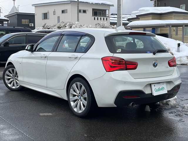 ＢＭＷ １１８ｉ Mスポーツパッケージ 秋田県 2016(平28)年 2.9万km パール 登録時走行距離28800km/純正ナビ（Bluetooth、CD/DVD）/バックカメラ/ETC/純正エアロパーツ（フロント、サイド、リア）/アイドリングストップ/横滑り防止装置/レーンキープアシスト/後方コーナーセンサー/純正17インチAW/純正フロアマット/HIDライト/フォグランプ/ドアバイザー/スマートキー