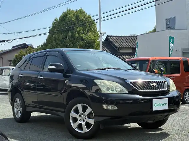 トヨタ ハリアー 240G Lパッケージ 熊本県 2007(平19)年 10万km ブラック ワンオーナー/純正HDDナビ/【CD/DVD/MD】/バックカメラ/本革シート/前席パワーシート/前席シートヒーター/純正17インチアルミホイール/オートライト/ETC/ドライブレコーダー(CSD-790FMG)/盗難防止装置/純正フロアマット/リモコンキー/取扱説明書/保証書