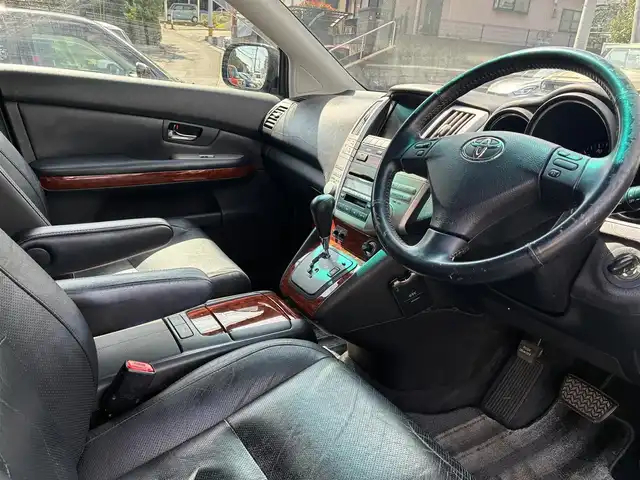 トヨタ ハリアー 240G Lパッケージ 熊本県 2007(平19)年 10万km ブラック ワンオーナー/純正HDDナビ/【CD/DVD/MD】/バックカメラ/本革シート/前席パワーシート/前席シートヒーター/純正17インチアルミホイール/オートライト/ETC/ドライブレコーダー(CSD-790FMG)/盗難防止装置/純正フロアマット/リモコンキー/取扱説明書/保証書