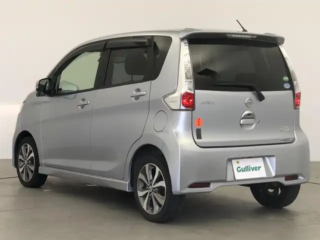 日産 デイズ ハイウェイスターG ターボ 愛知県 2015(平27)年 10万km クールシルバー 純正ナビ　/（フルセグ/Bluetooth/CD/DVD）　/衝突軽減システム　/横滑り防止アシスト/純正アルミ１５インチホイール/スマートキー　キーレスエントリー/ＡＵＴＯヘッドライト/ＡＡＣ/ＥＴＣ/ＡＢＳ/ＡＵＸ/ターボ/運転席パワーウインドウ/サイドバイザー
